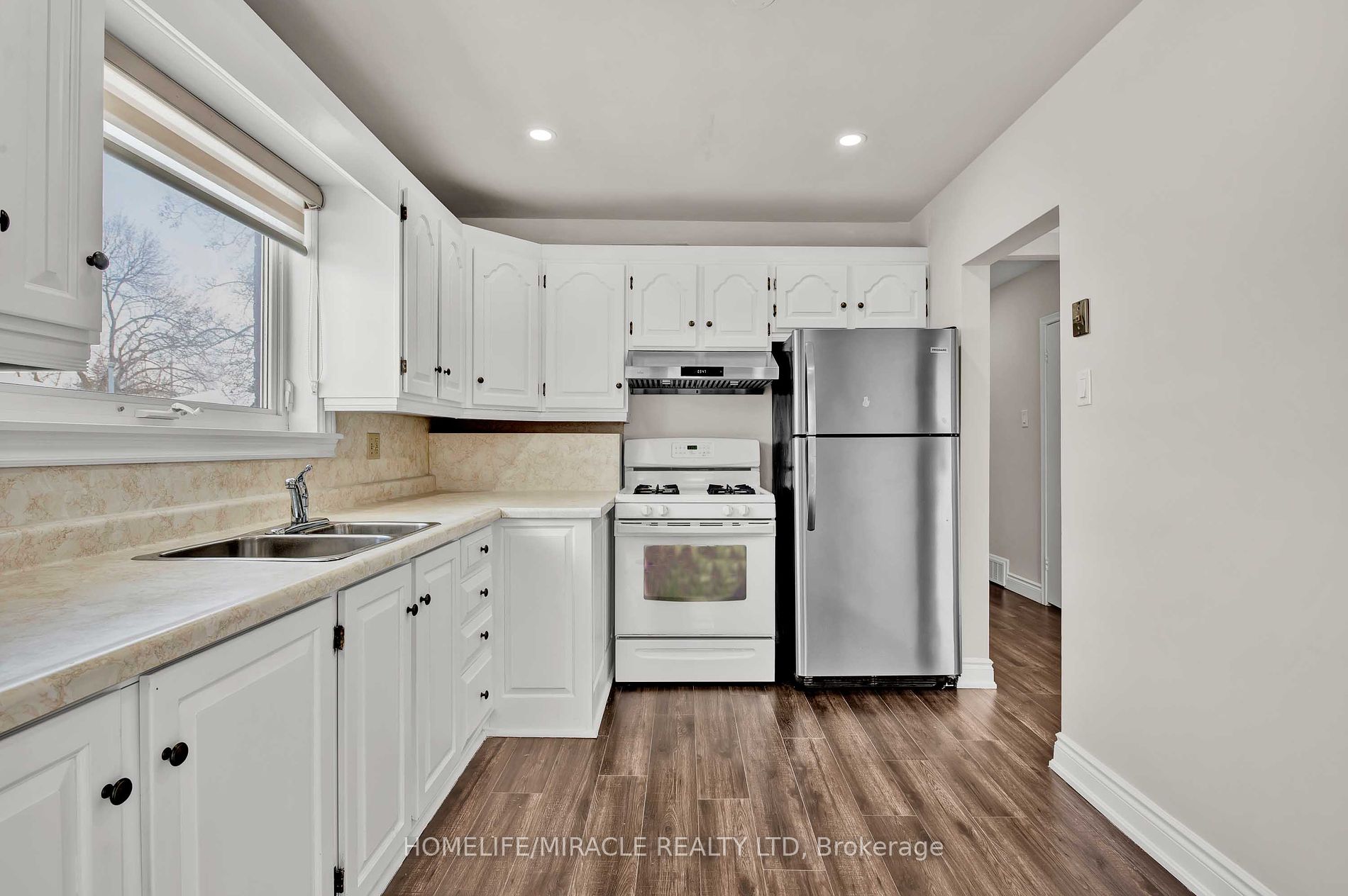 211 Norfolk Ave Property Photo 9