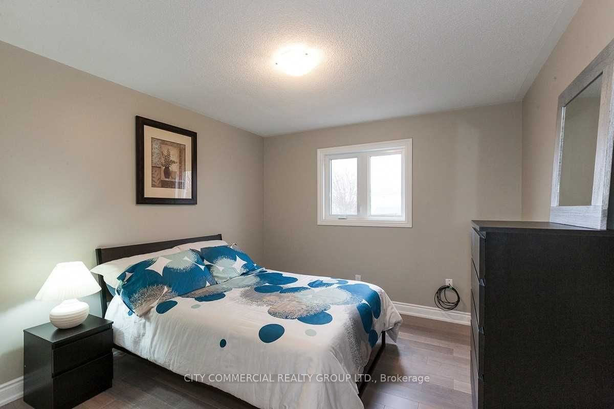 51 Metcalf Cres Property Photo 5
