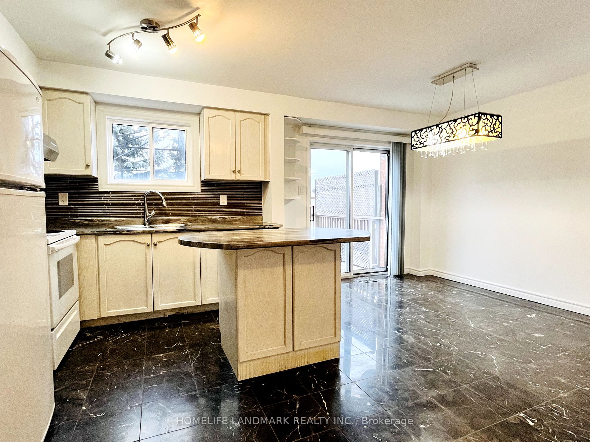 65 Kelso Cres Property Photo 3