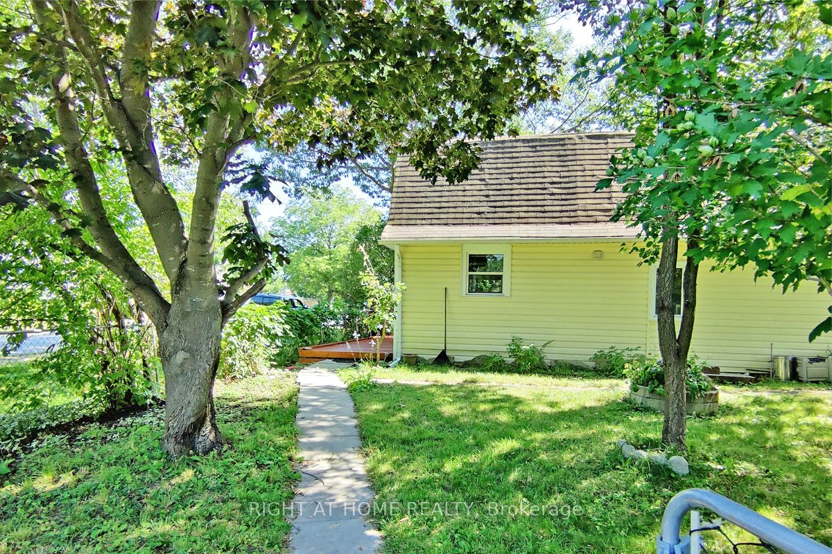 1058 Isabella St Property Photo 2