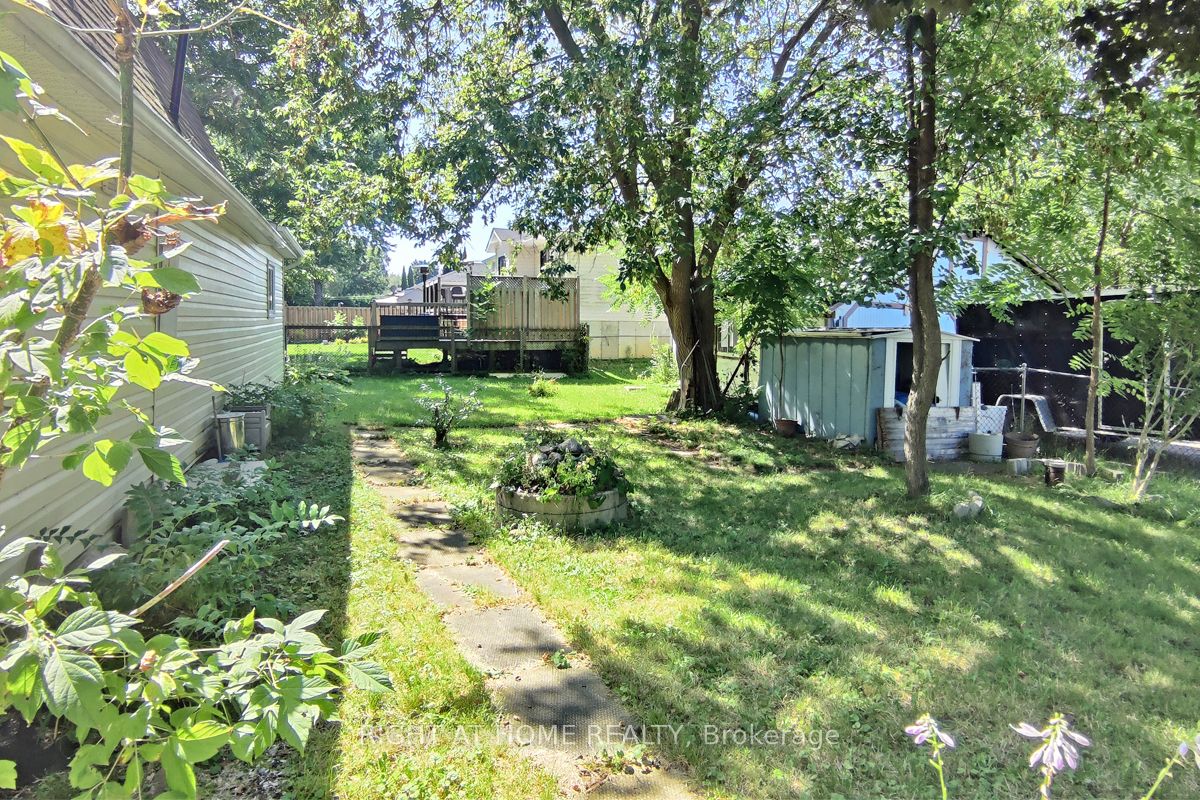 1058 Isabella St Property Photo 4