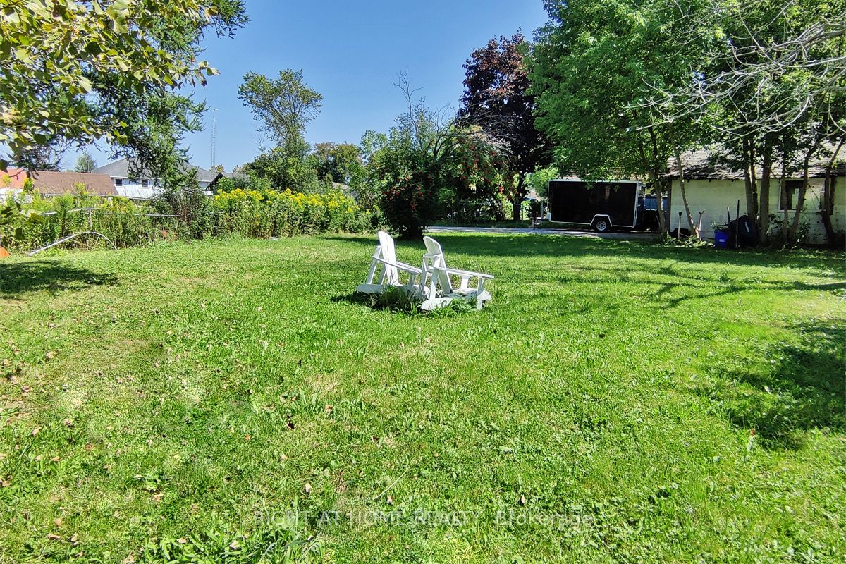 1058 Isabella St Property Photo 6