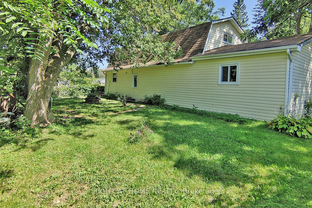 1058 Isabella St Property Photo 7