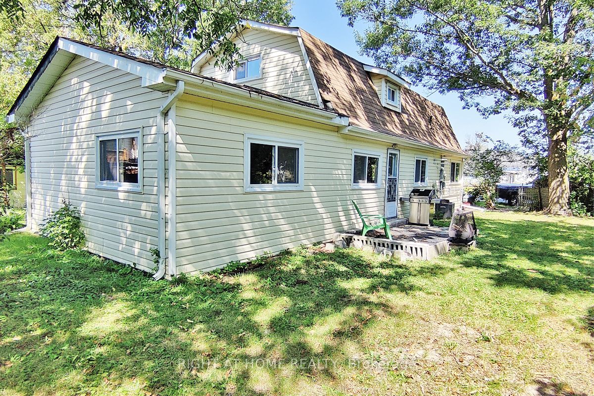 1058 Isabella St Property Photo 8
