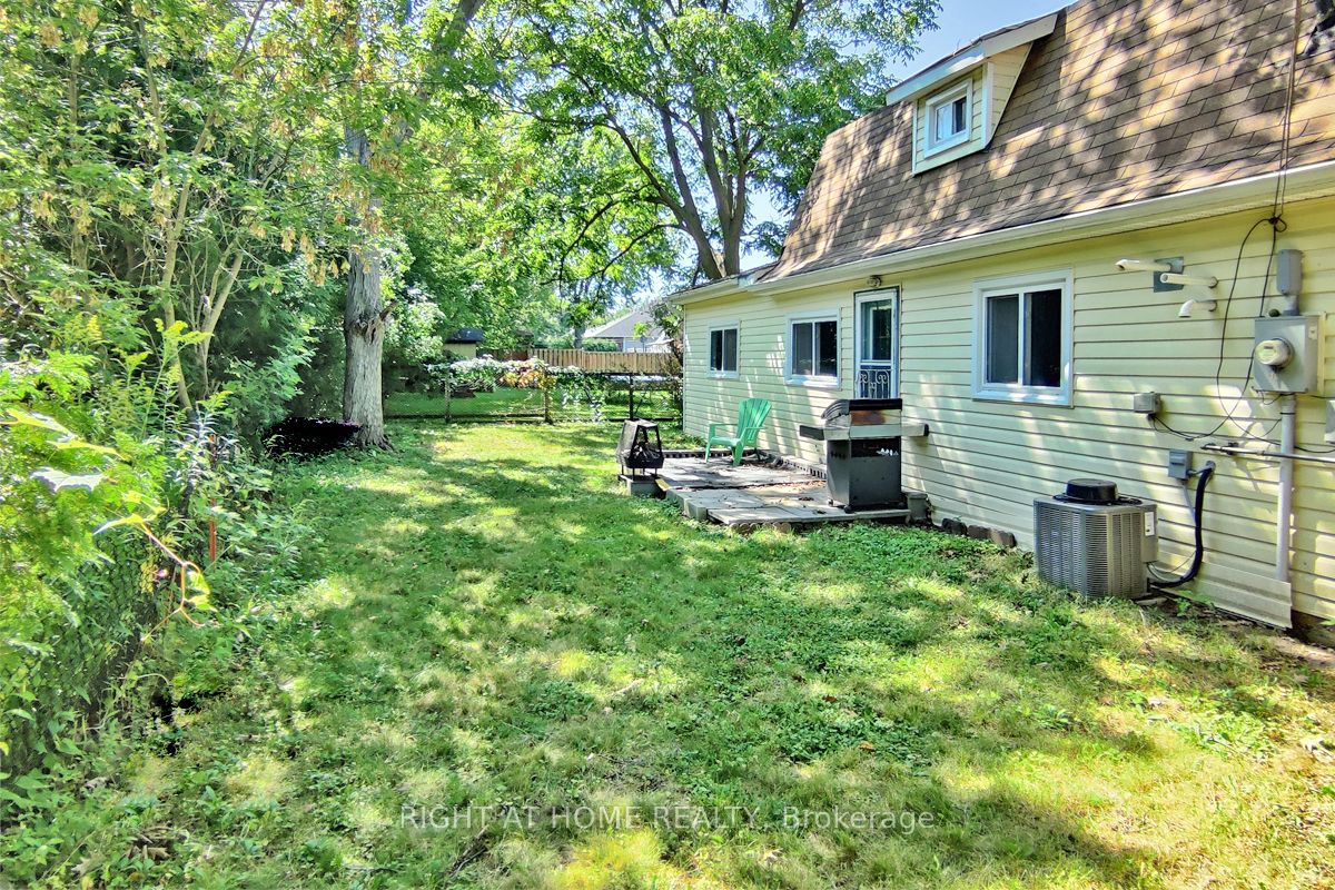 1058 Isabella St Property Photo 9