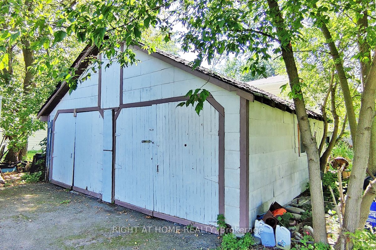 1058 Isabella St Property Photo 10