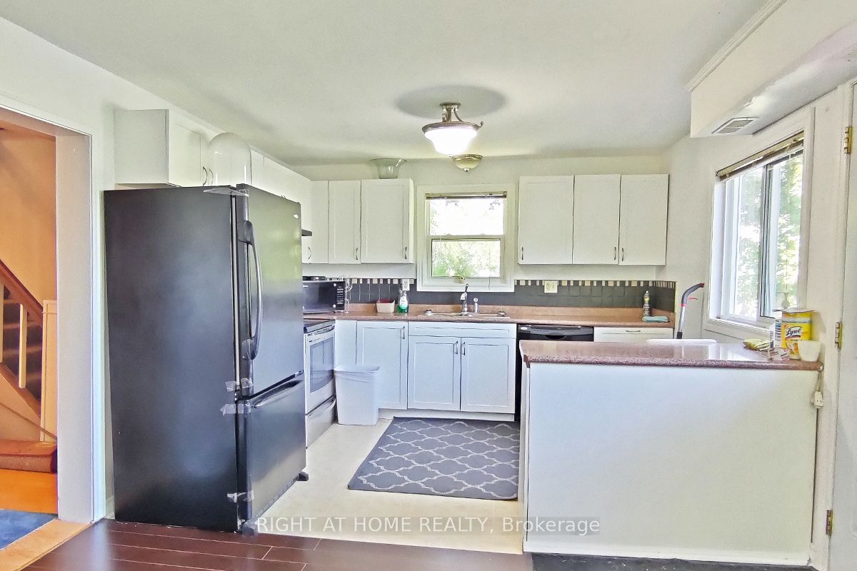 1058 Isabella St Property Photo 11
