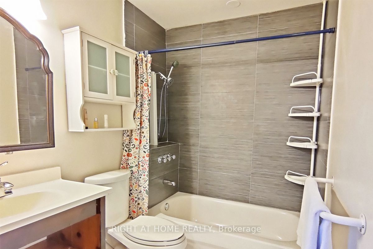 1058 Isabella St Property Photo 19
