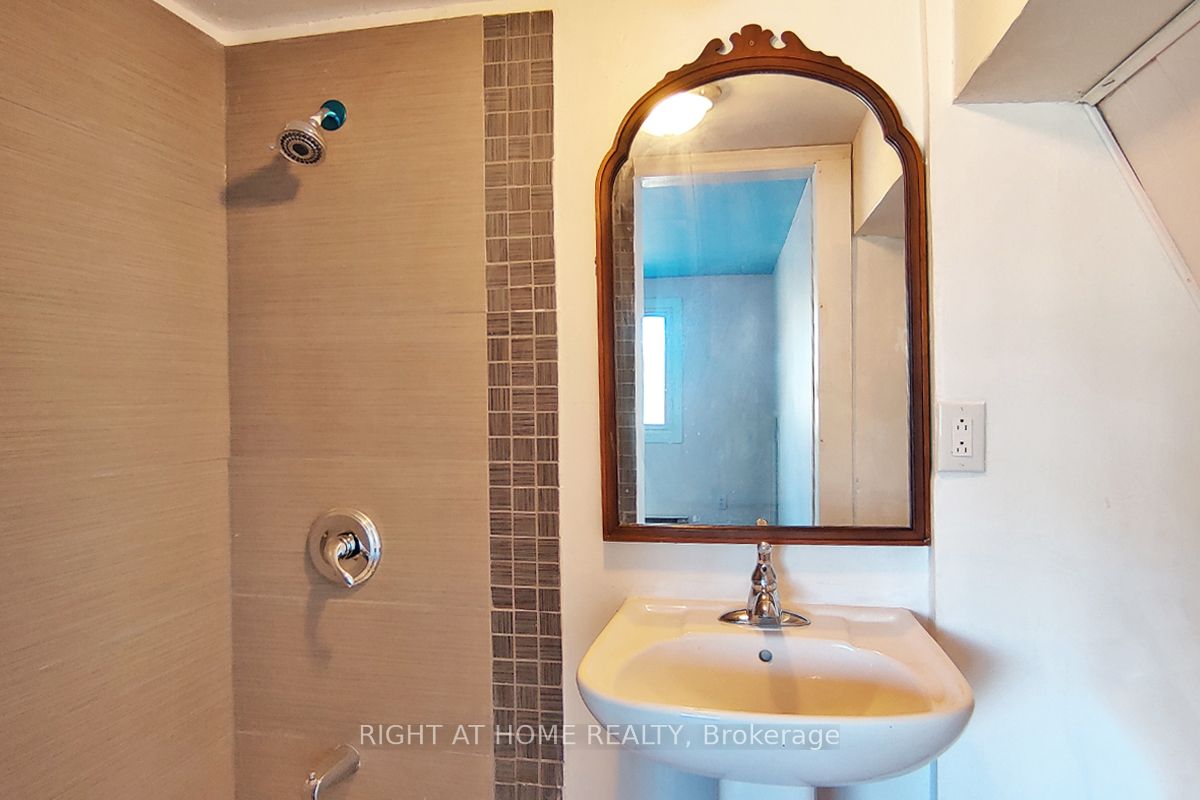 1058 Isabella St Property Photo 21