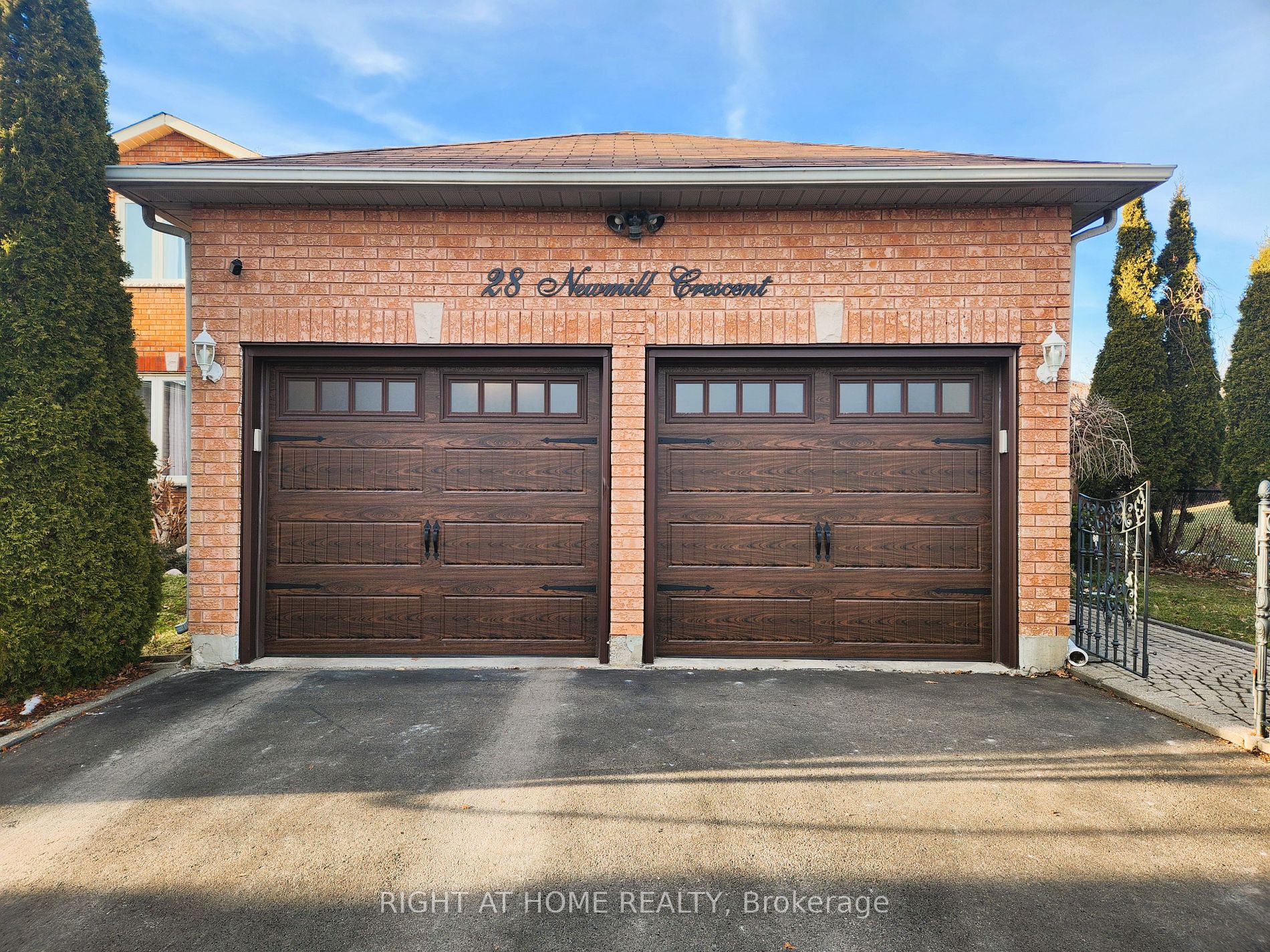 28 Newmill Cres Property Photo 1