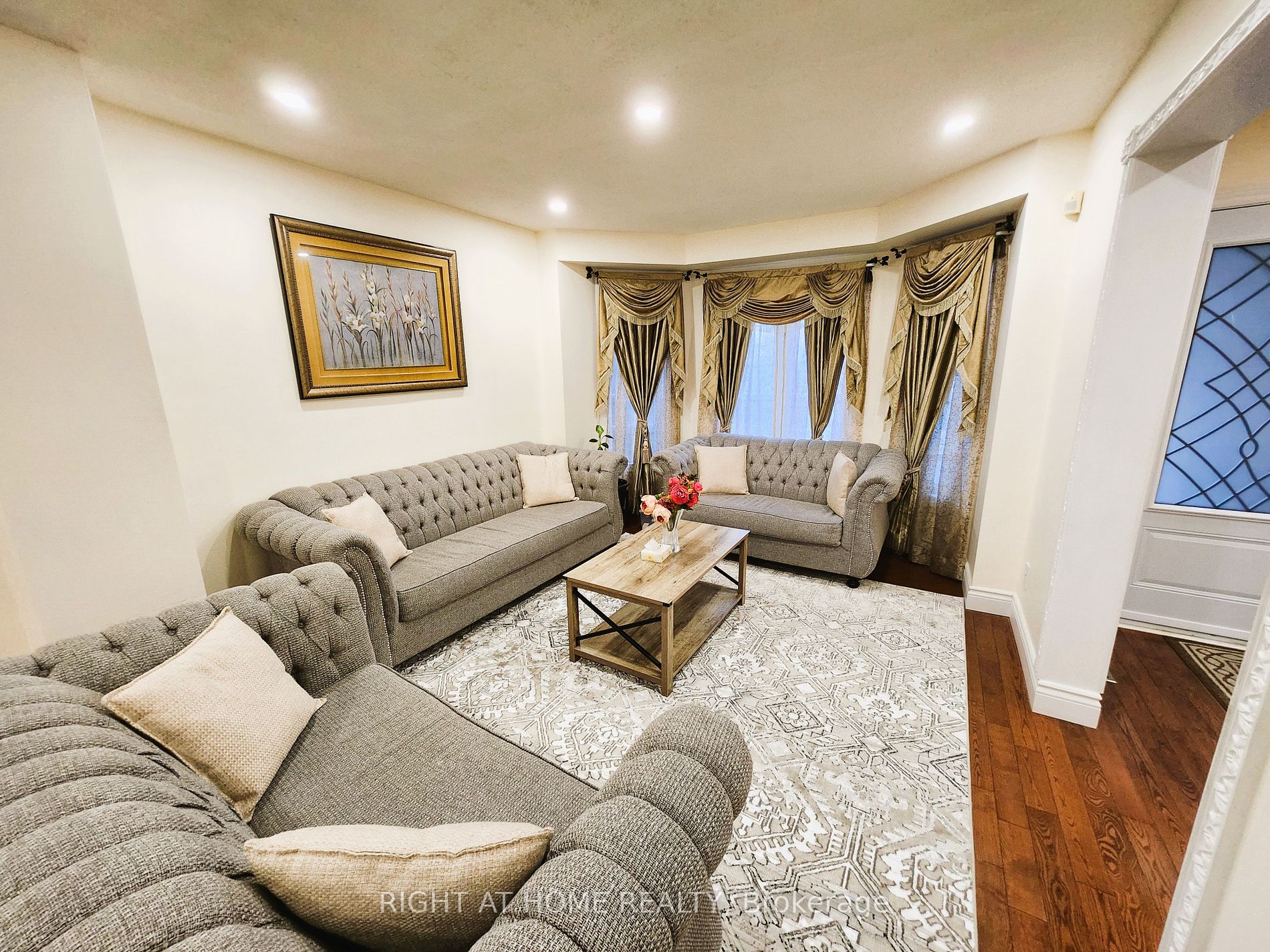 28 Newmill Cres Property Photo 6