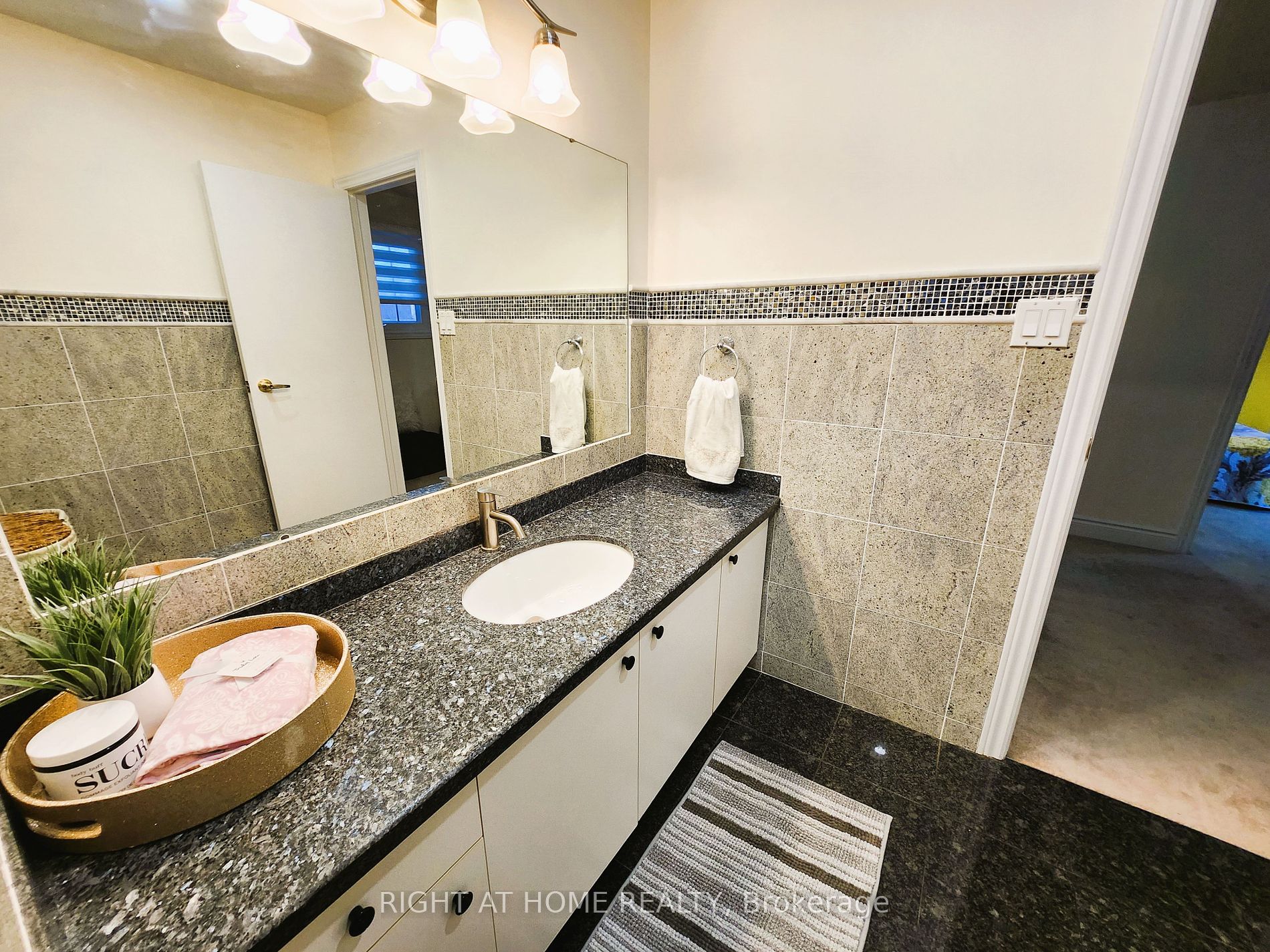 28 Newmill Cres Property Photo 28
