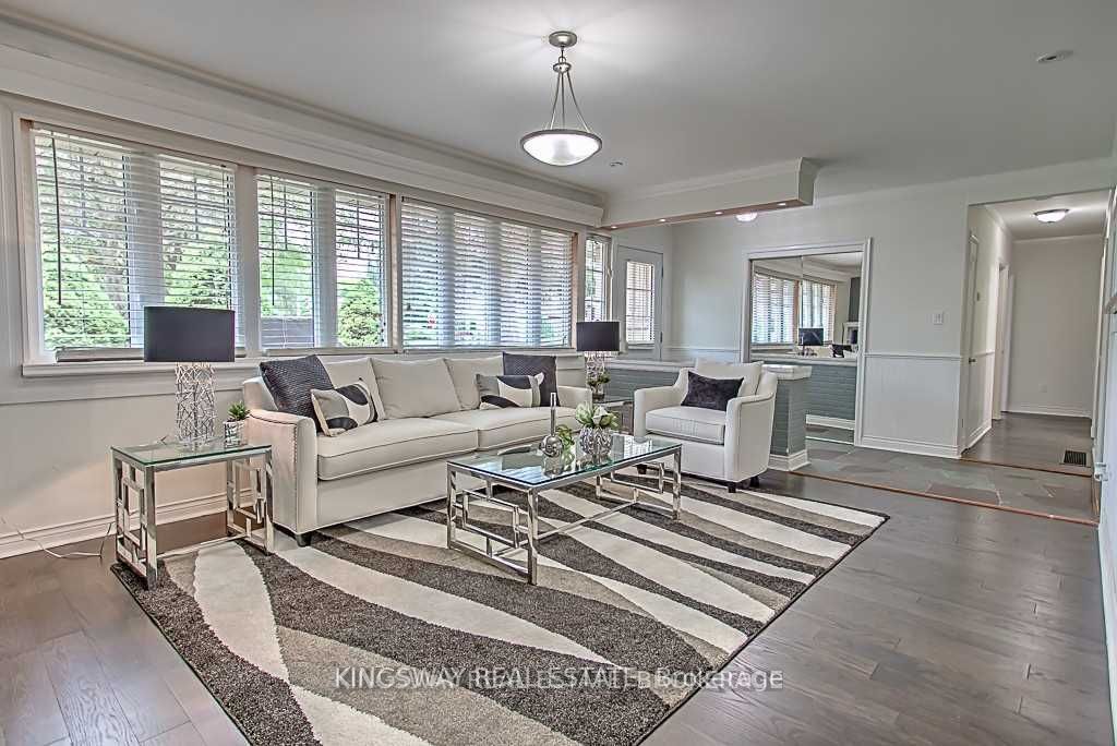 49 Don Mor Dr Property Photo 3