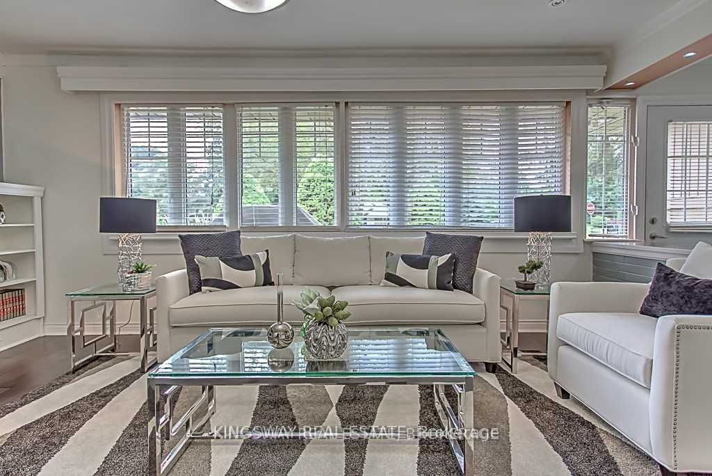 49 Don Mor Dr Property Photo 4