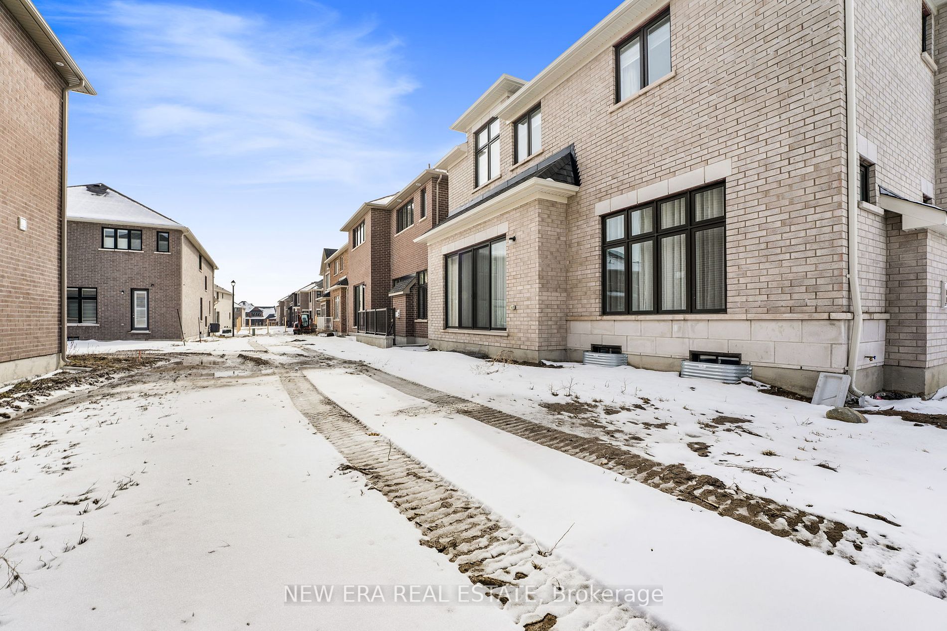 7 Ballanview Crt Property Photo 5