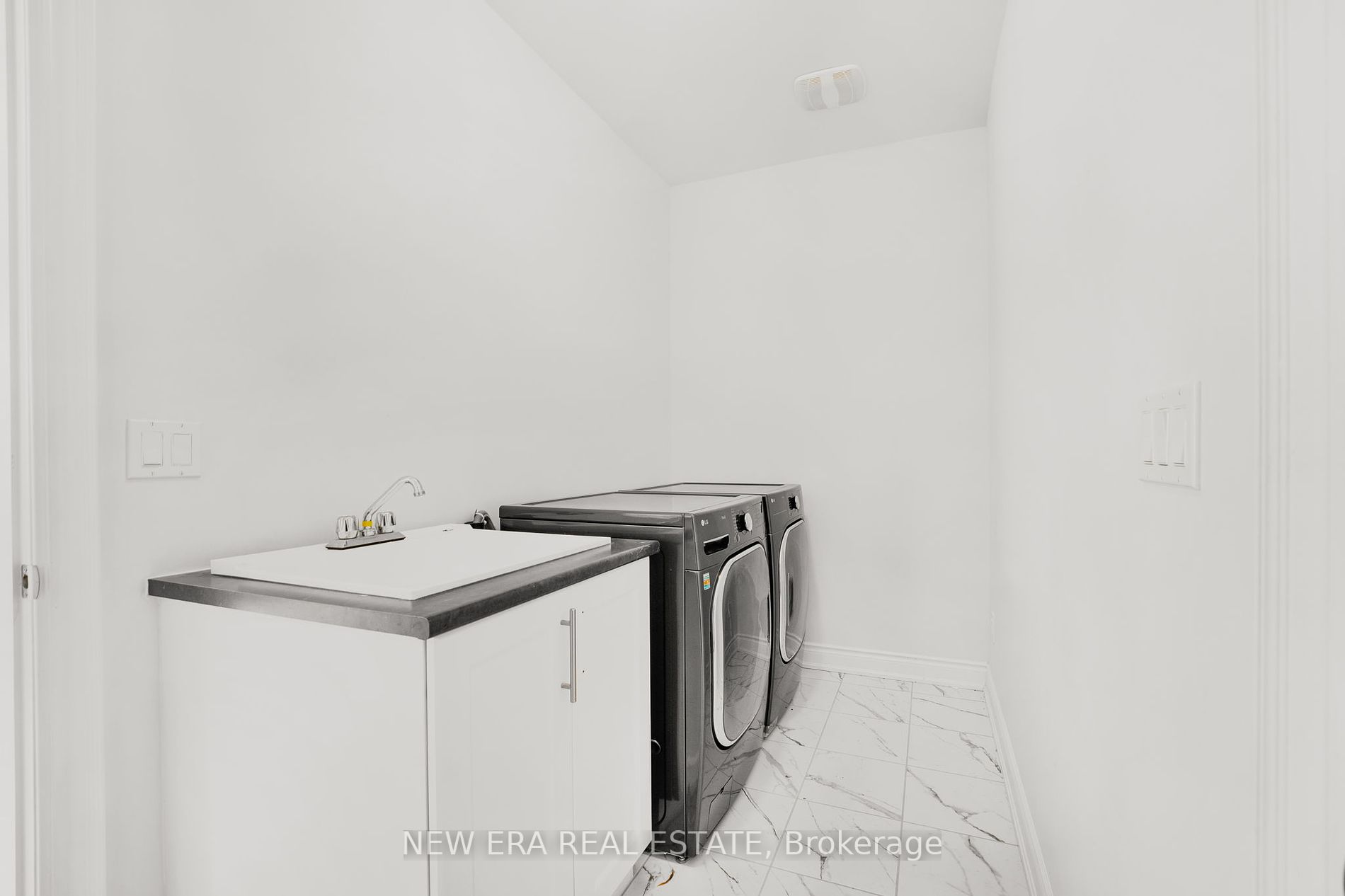 7 Ballanview Crt Property Photo 38