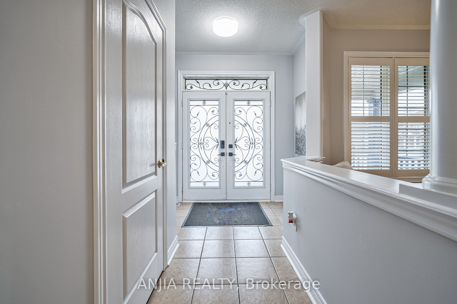 328 Williamson Rd Property Photo 4