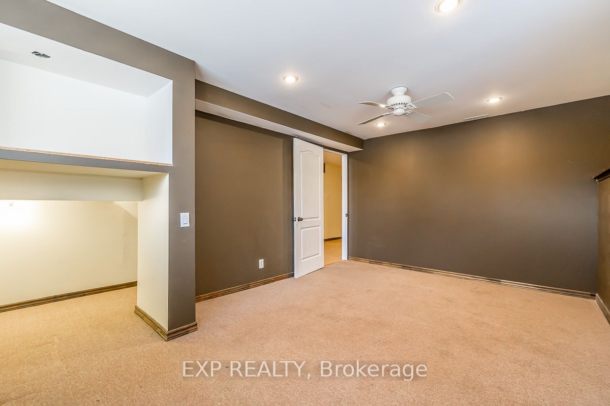 15 Darren Dr Property Photo 28