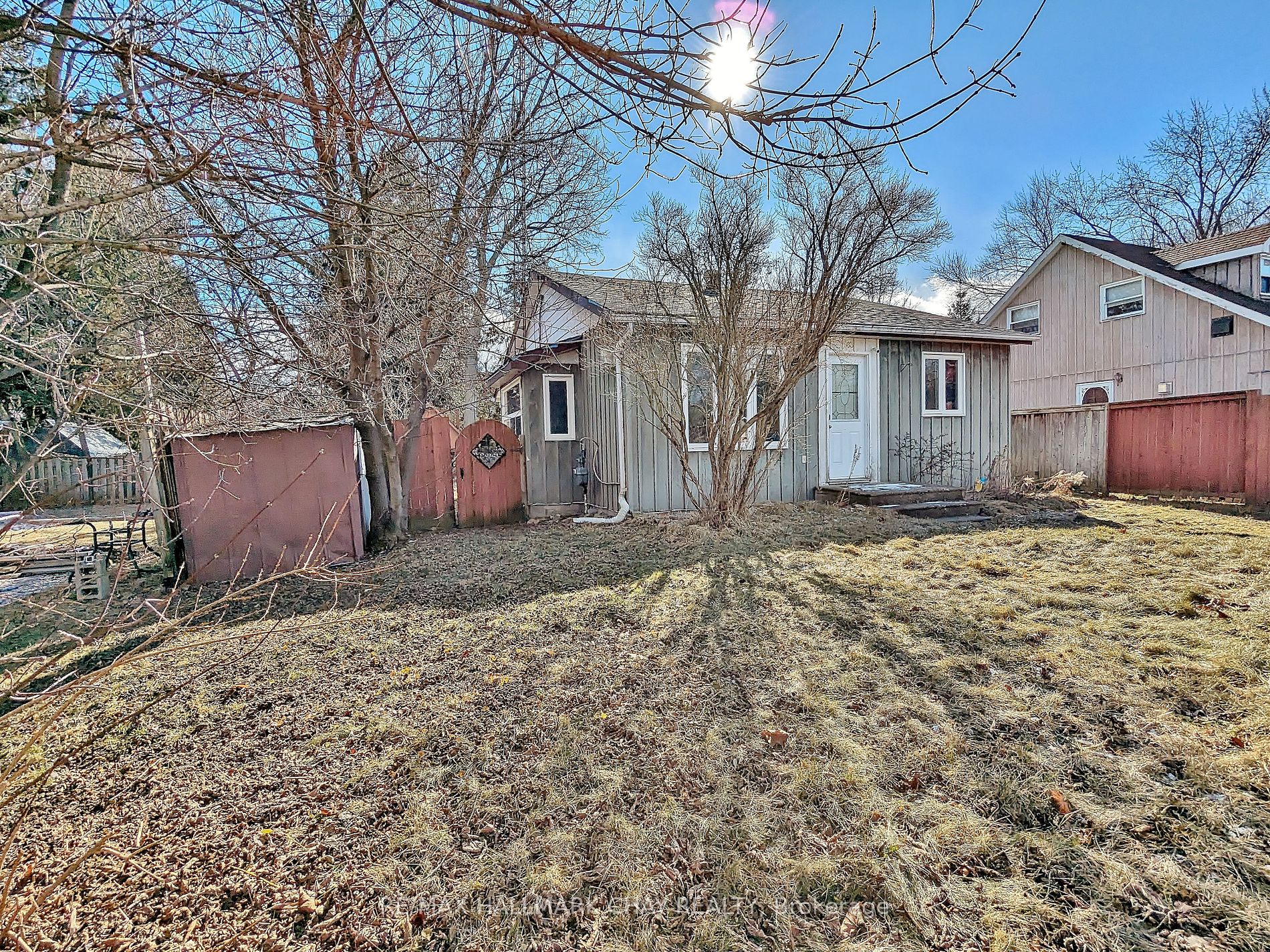 683 10th Line Property Photo 2