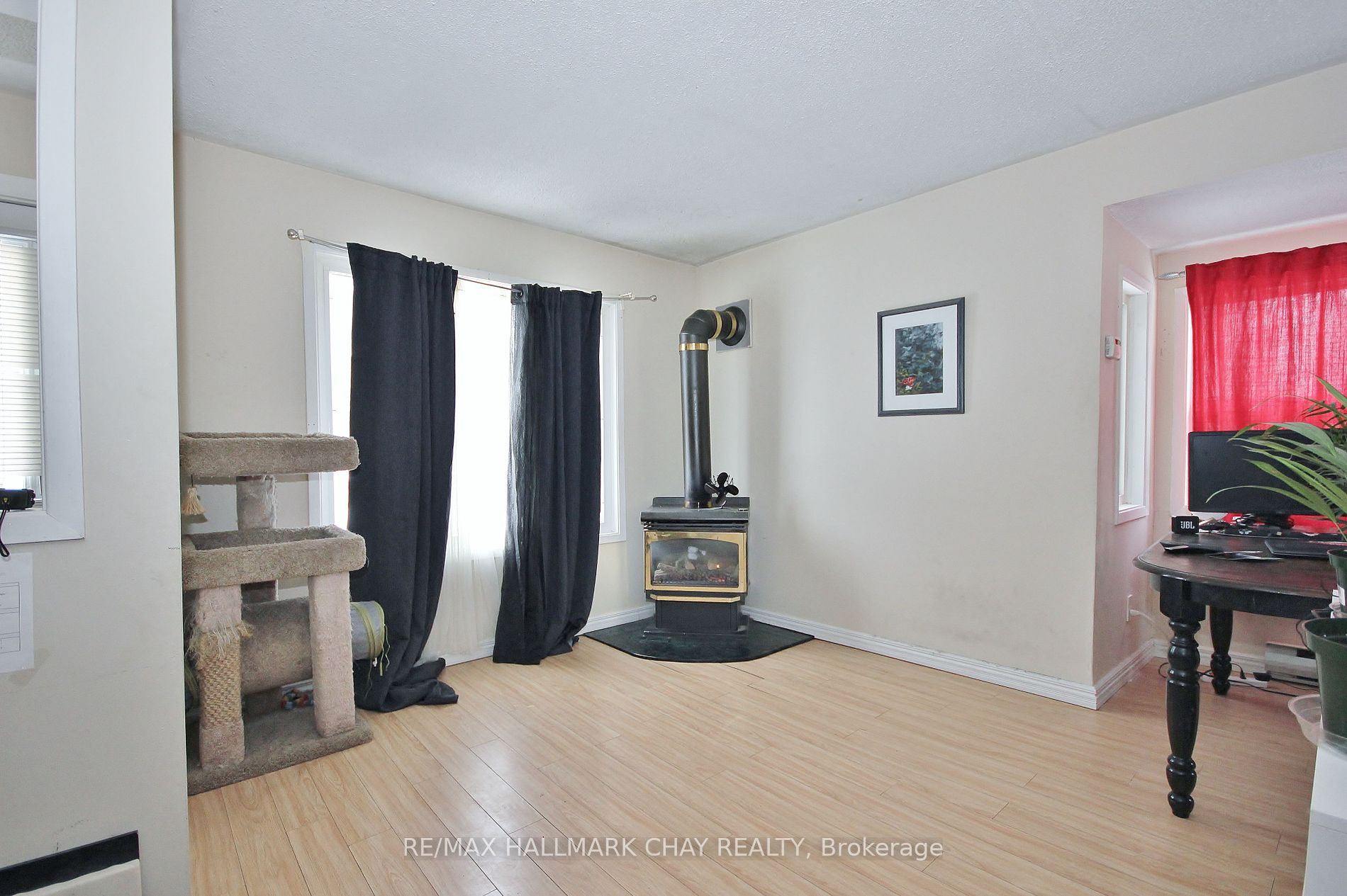 683 10th Line Property Photo 3
