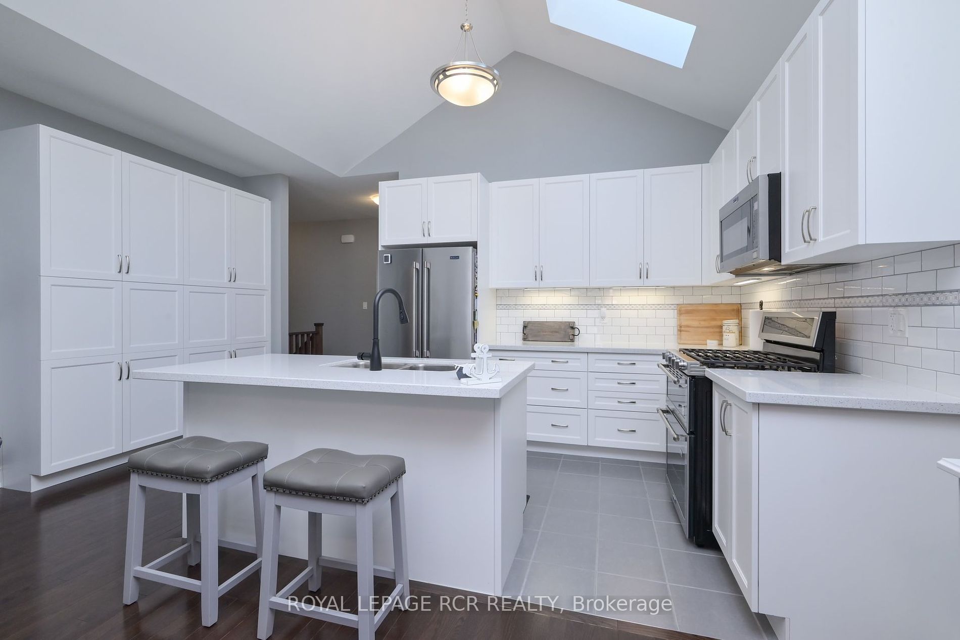 63 Summerhill Dr 15 Property Photo 5