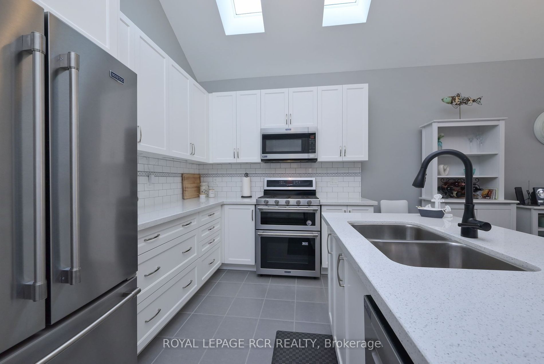 63 Summerhill Dr 15 Property Photo 6