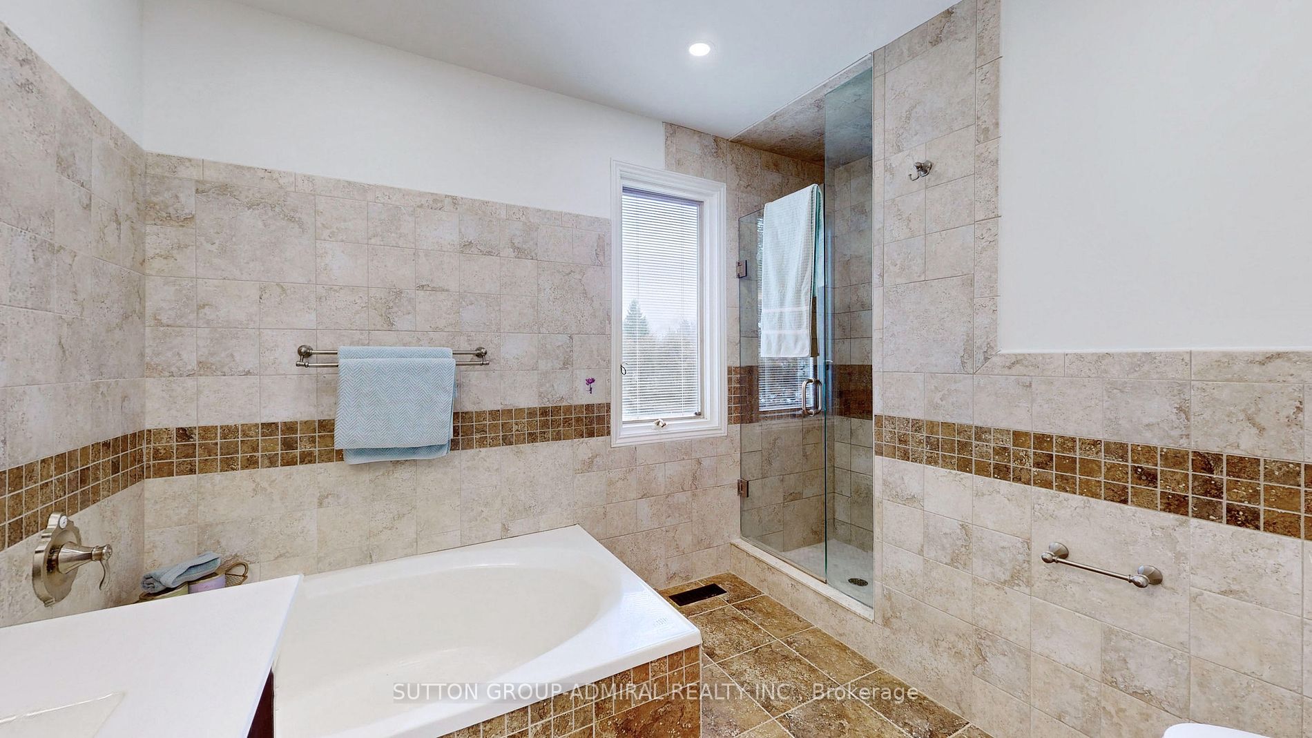 243 Murray Dr Property Photo 33