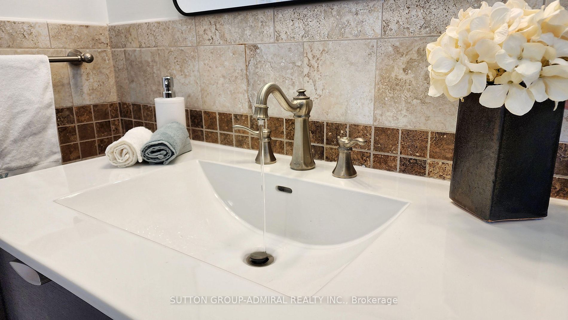 243 Murray Dr Property Photo 34