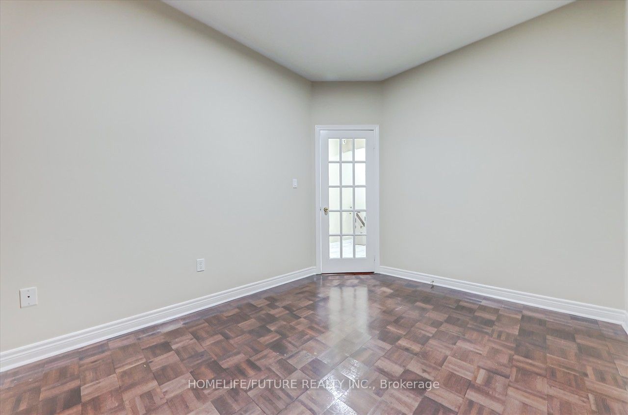 304 Elson St Property Photo 6