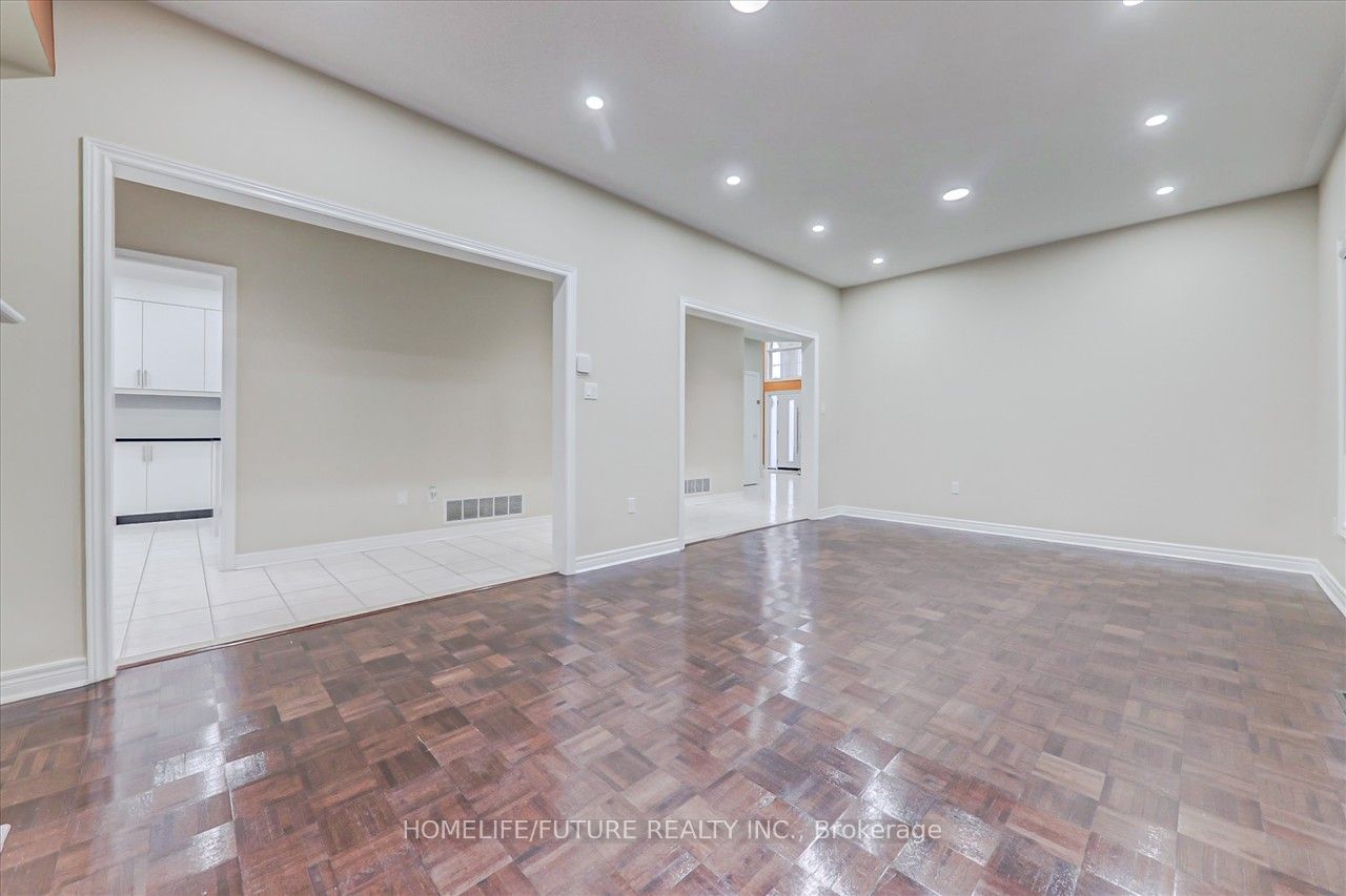 304 Elson St Property Photo 9