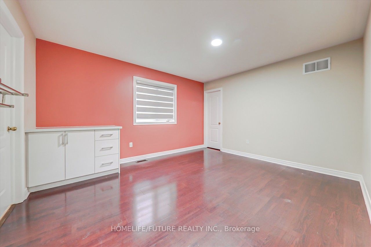 304 Elson St Property Photo 22