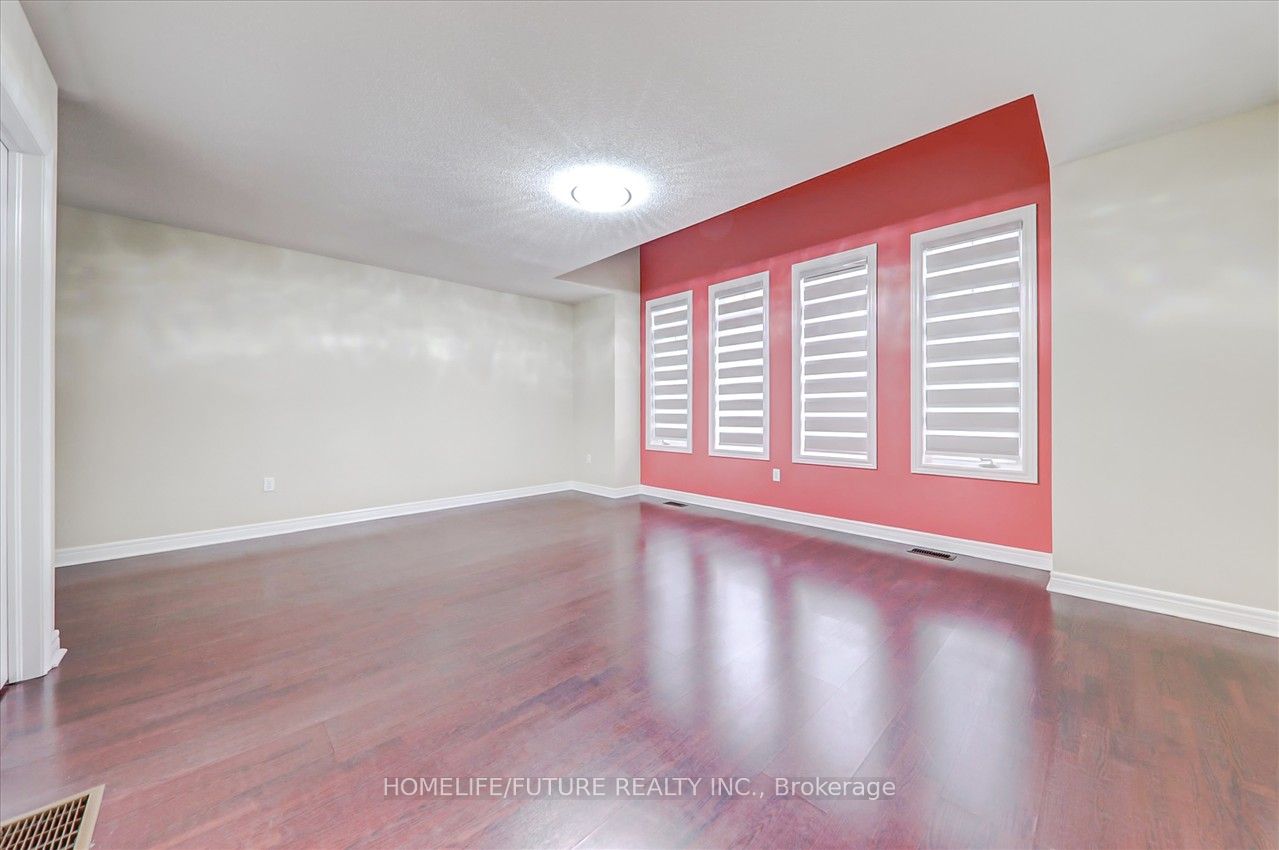 304 Elson St Property Photo 24