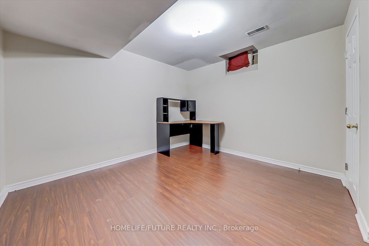 304 Elson St Property Photo 31