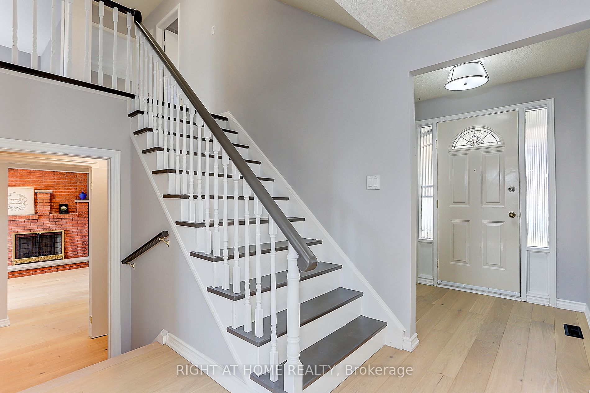 87 Stockdale Cres Property Photo 2