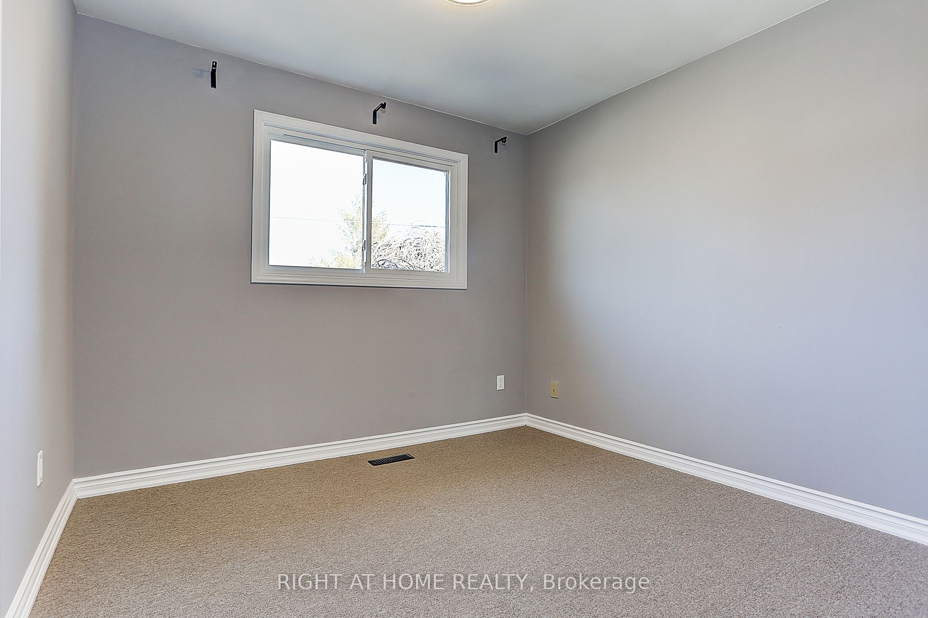 87 Stockdale Cres Property Photo 27