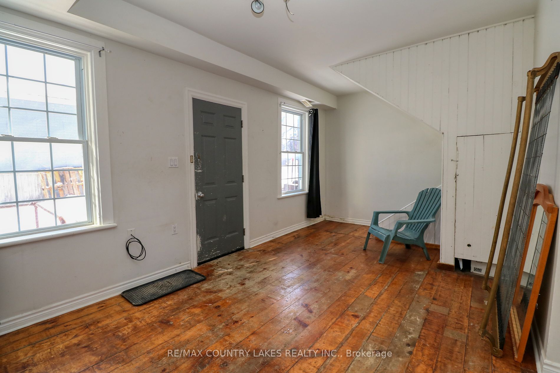 355 Simcoe St Property Photo 4