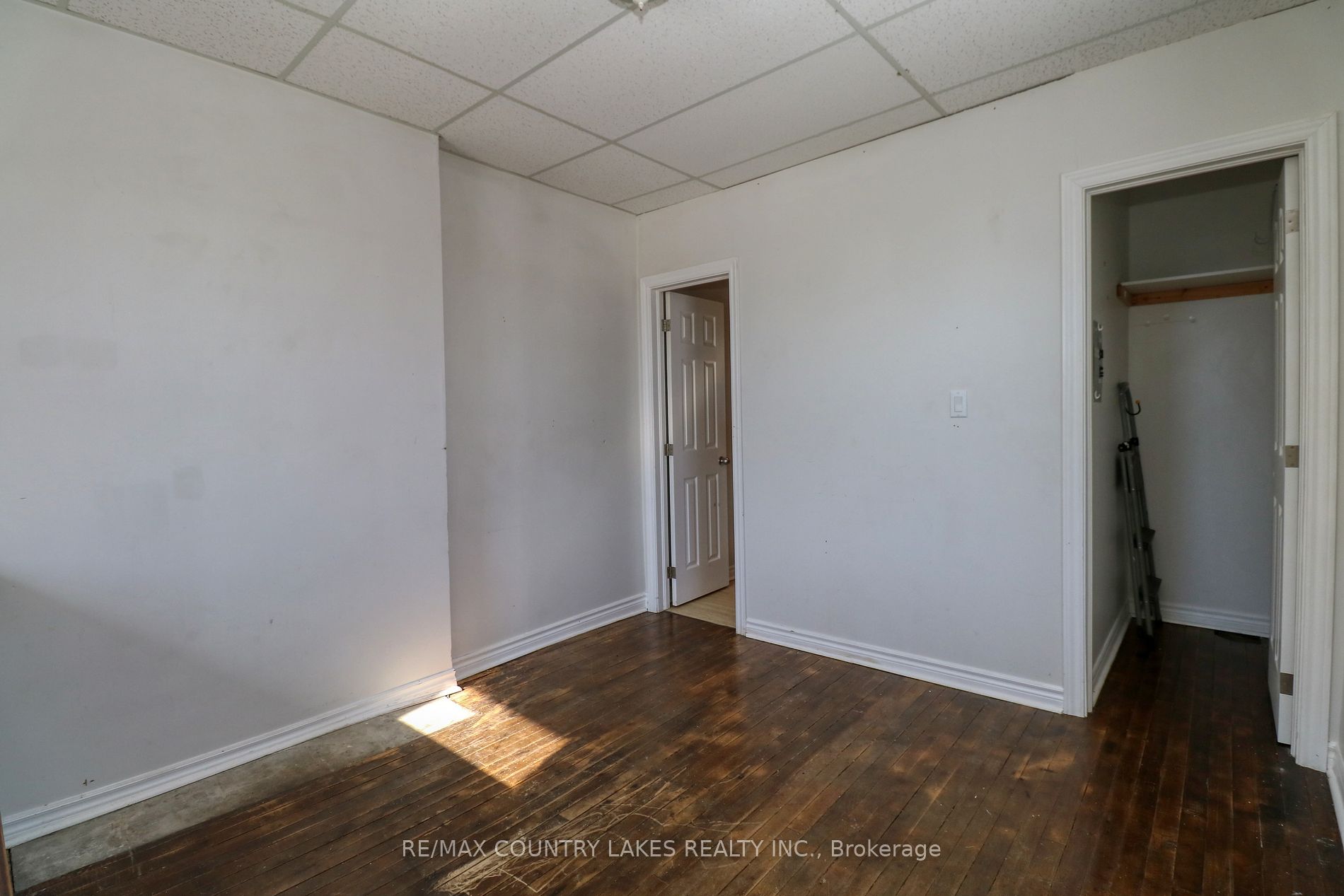 355 Simcoe St Property Photo 5