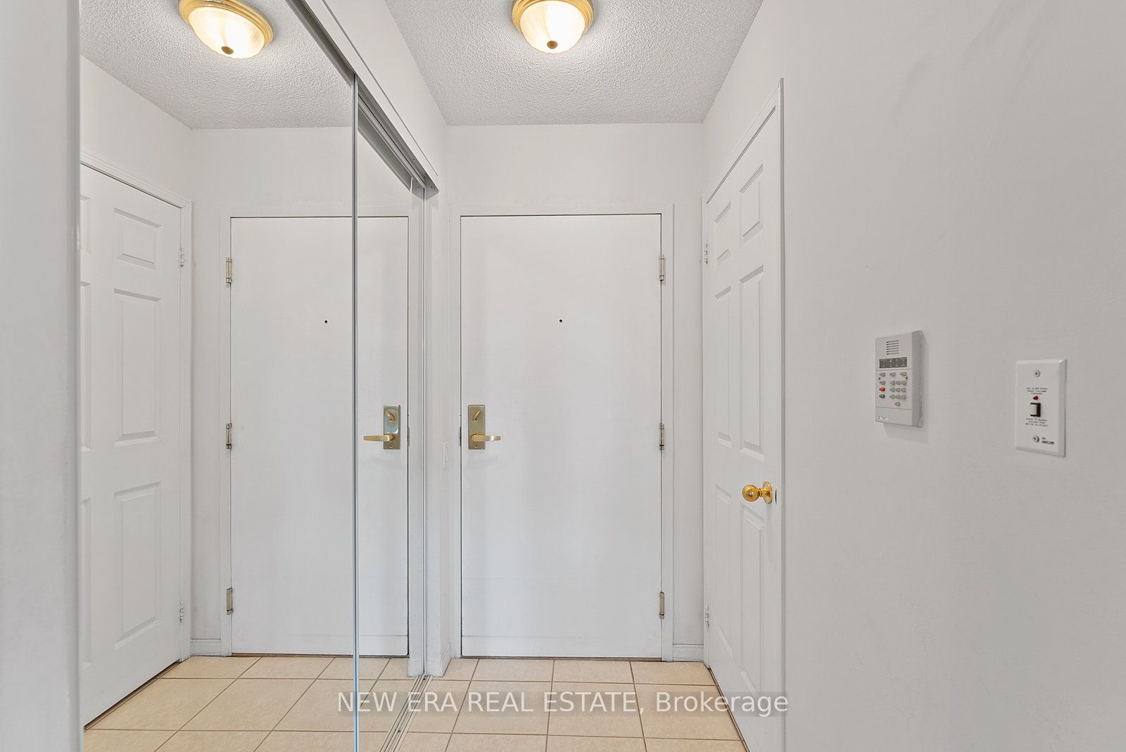 5 Emerald Lane 3 Property Photo 6