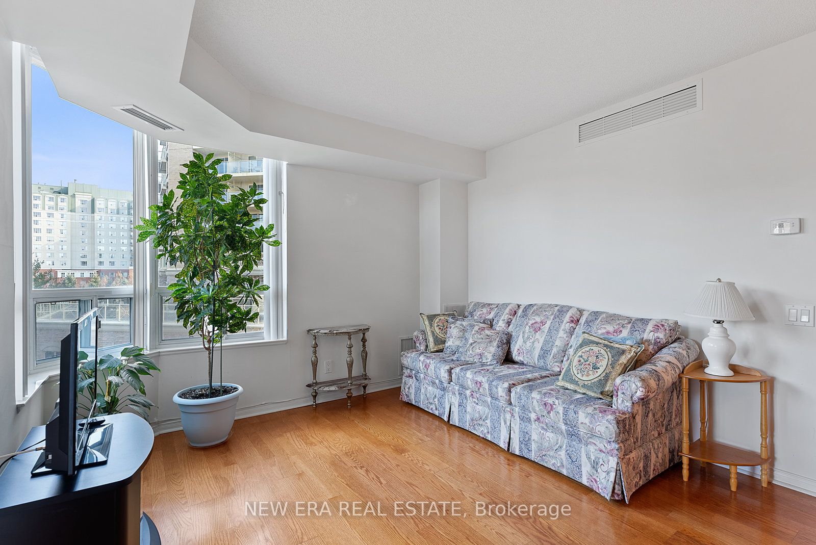 5 Emerald Lane 3 Property Photo 8