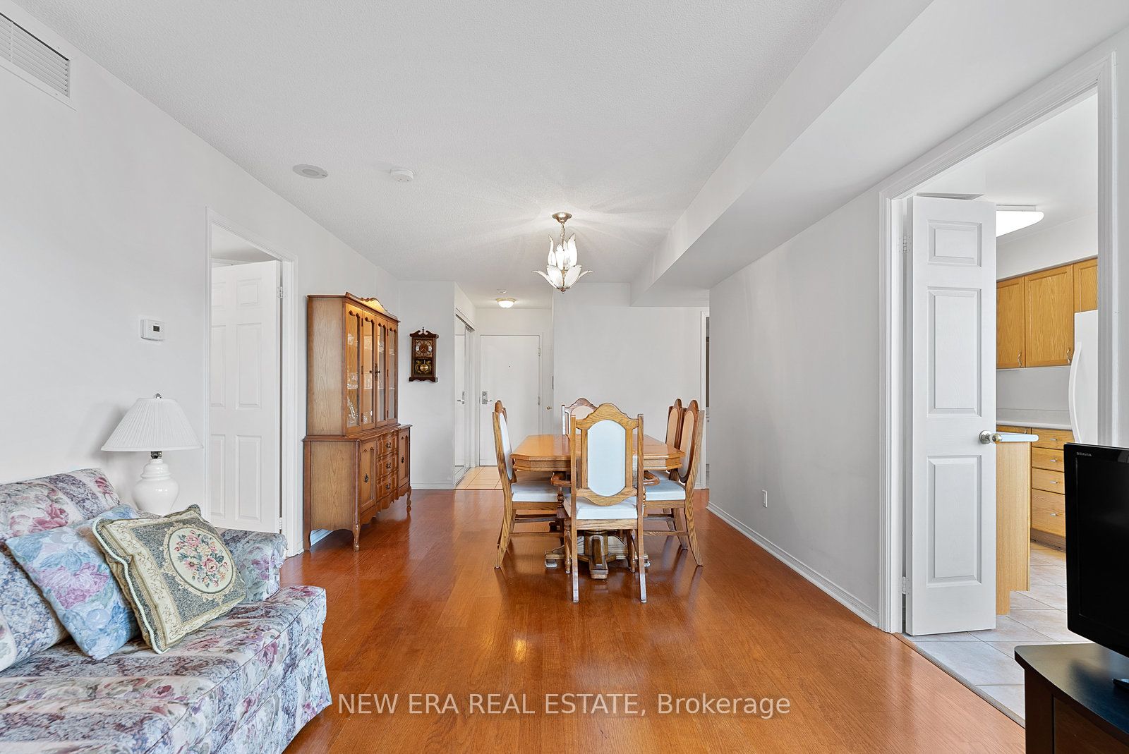 5 Emerald Lane 3 Property Photo 9