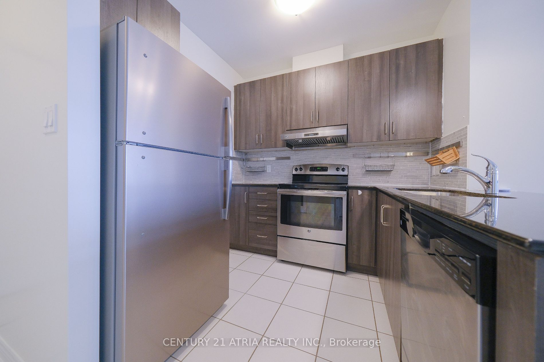 7768 Kennedy Rd 8 Property Photo 9
