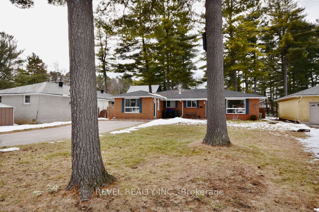 4 Bushey Ave Property Photo 1