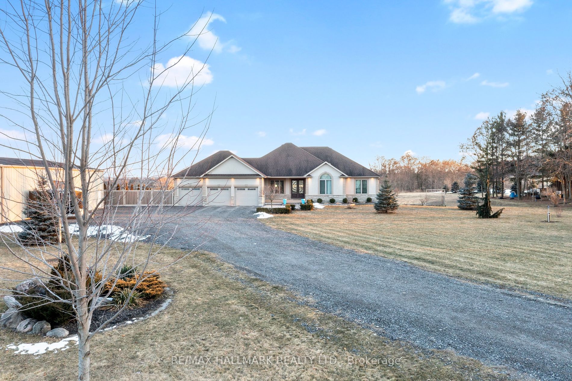 5253 Third Line Property Photo 3