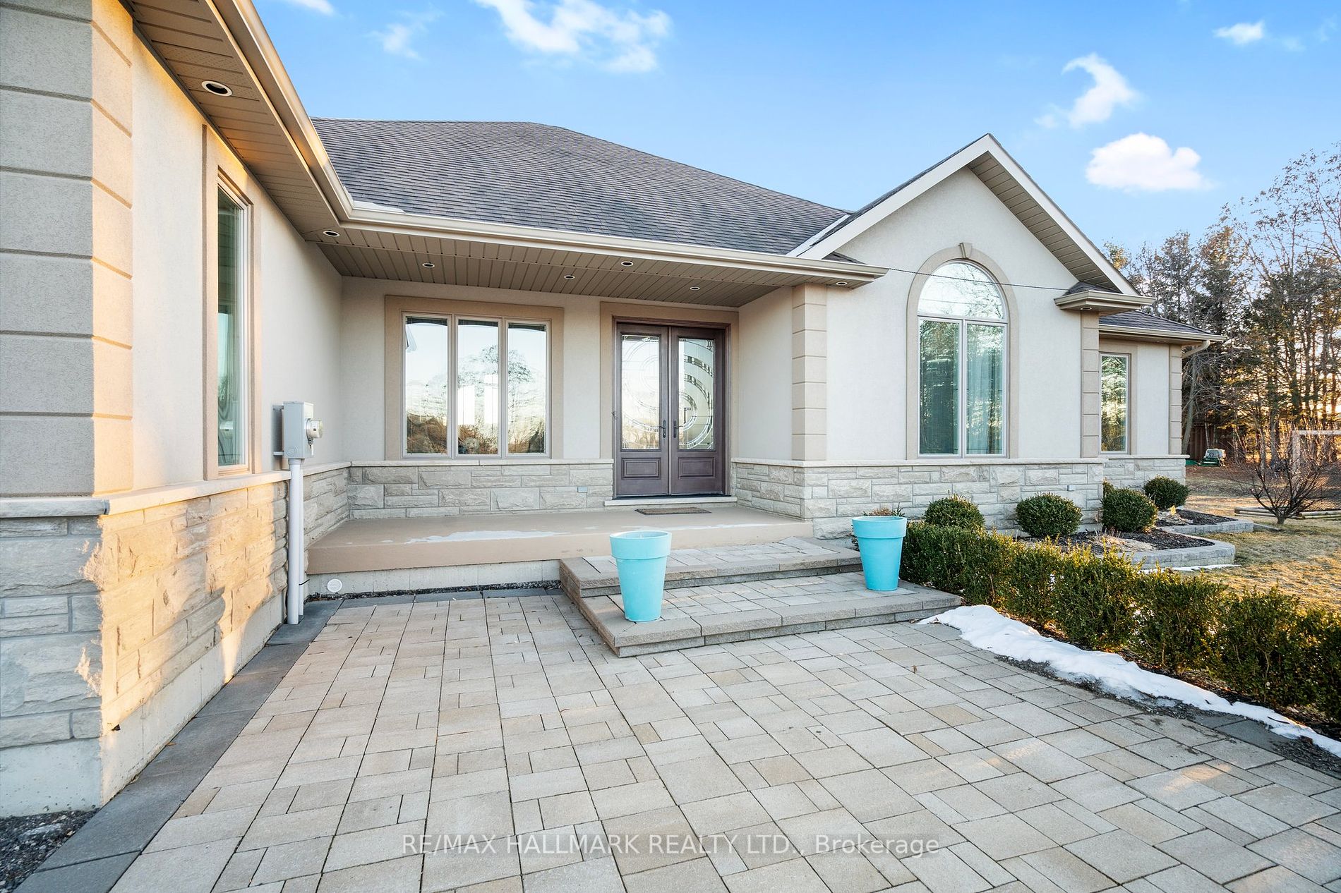 5253 Third Line Property Photo 4