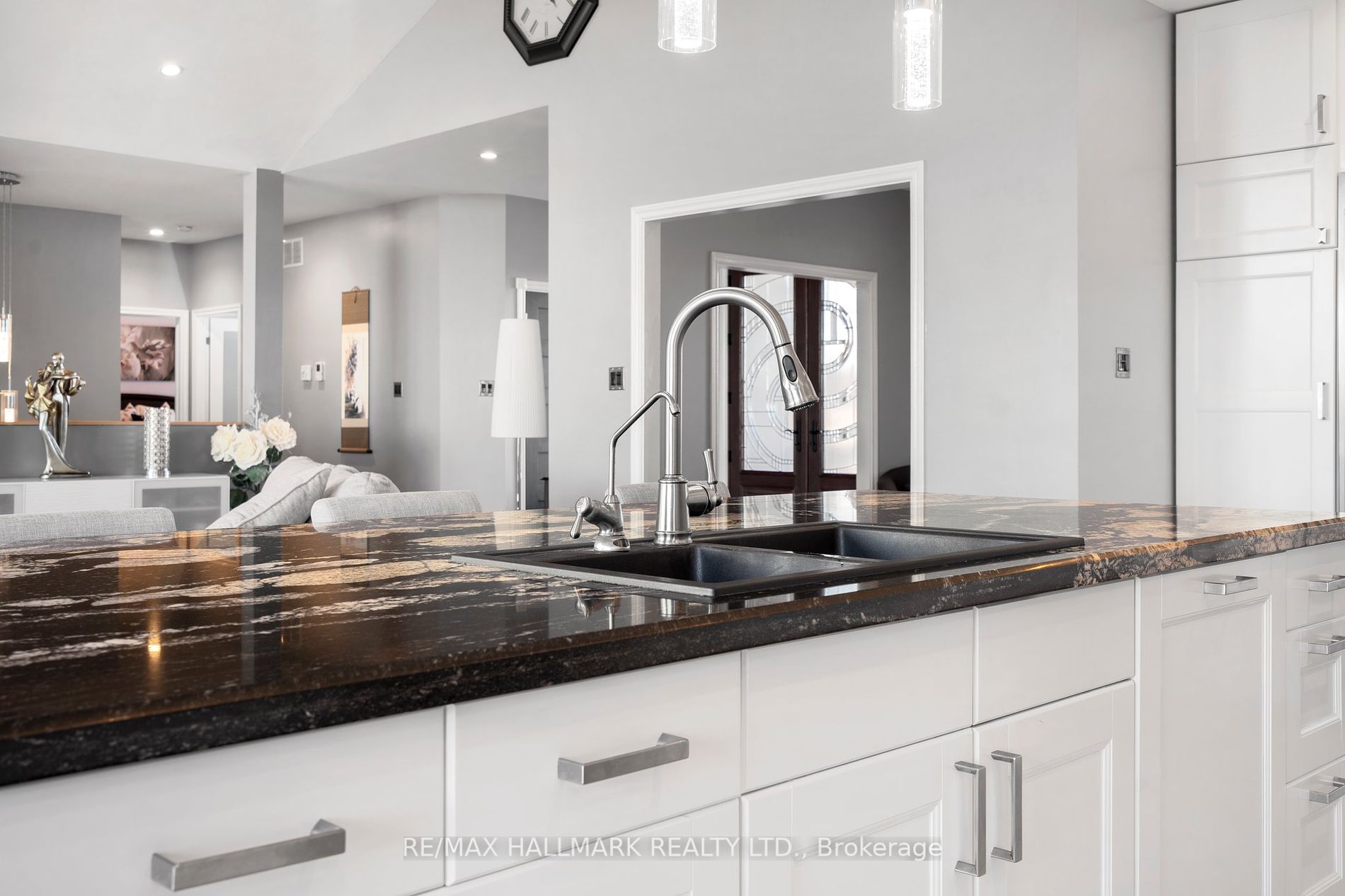 5253 Third Line Property Photo 14