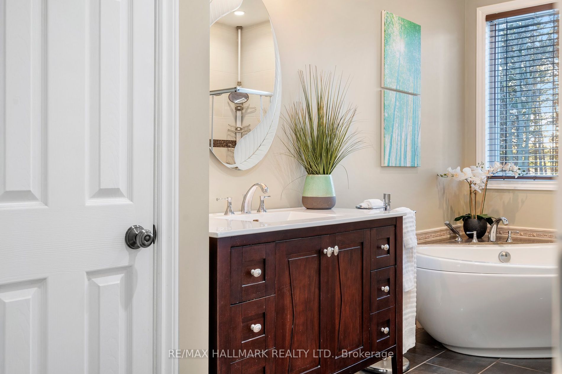 5253 Third Line Property Photo 24