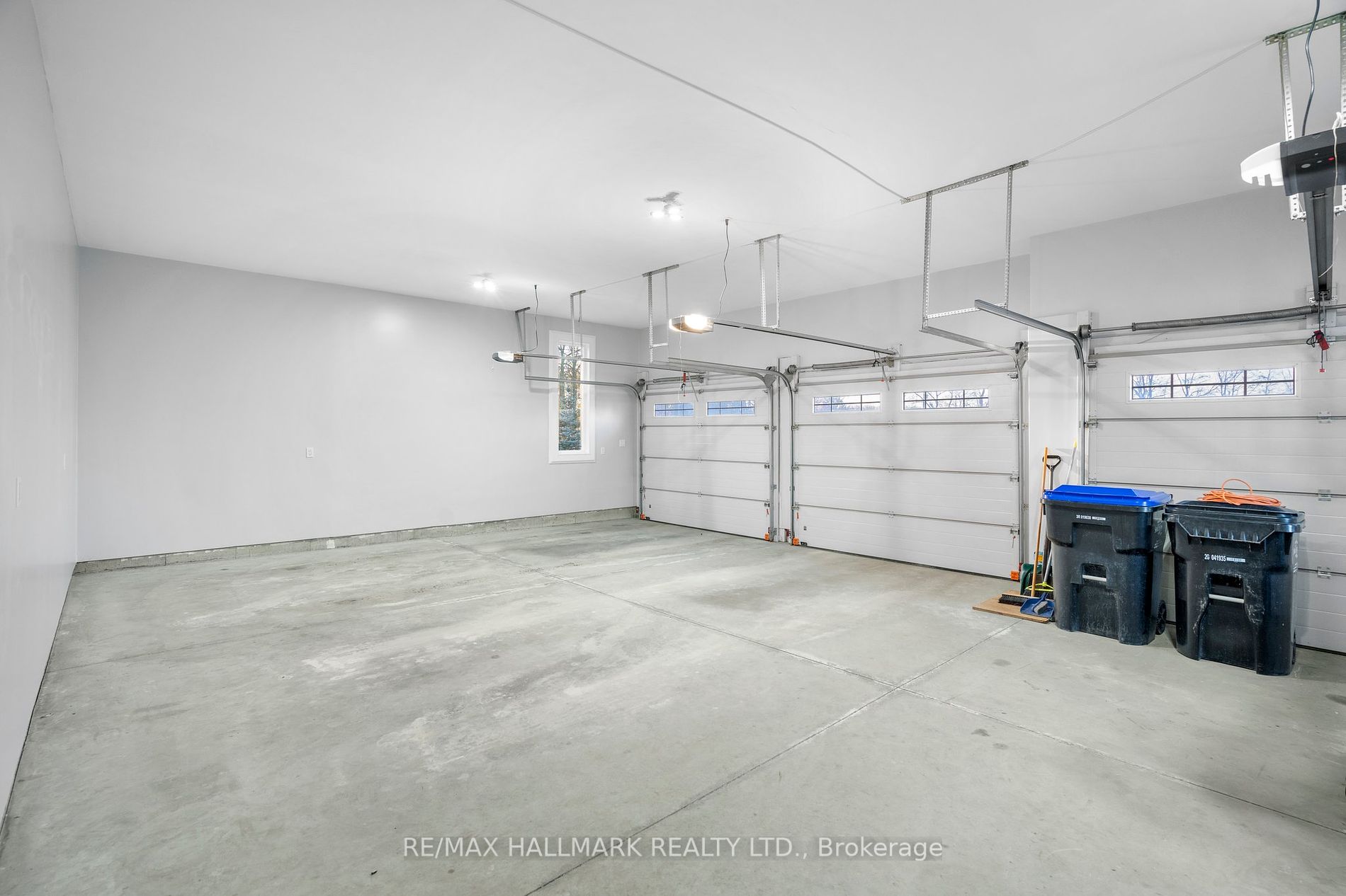 5253 Third Line Property Photo 34