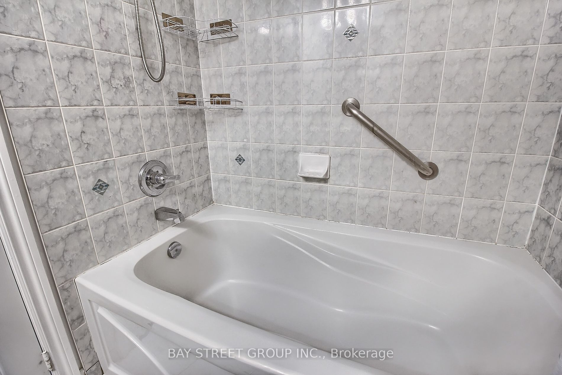9017 Leslie St 12 Property Photo 27