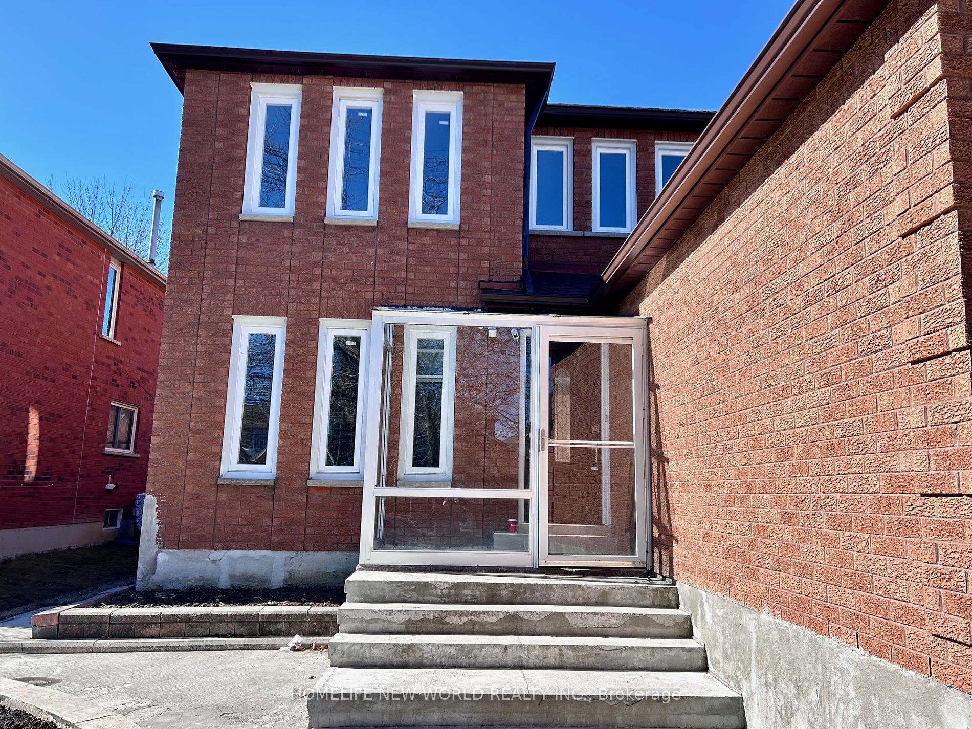63 Cornell Cres Property Photo 2