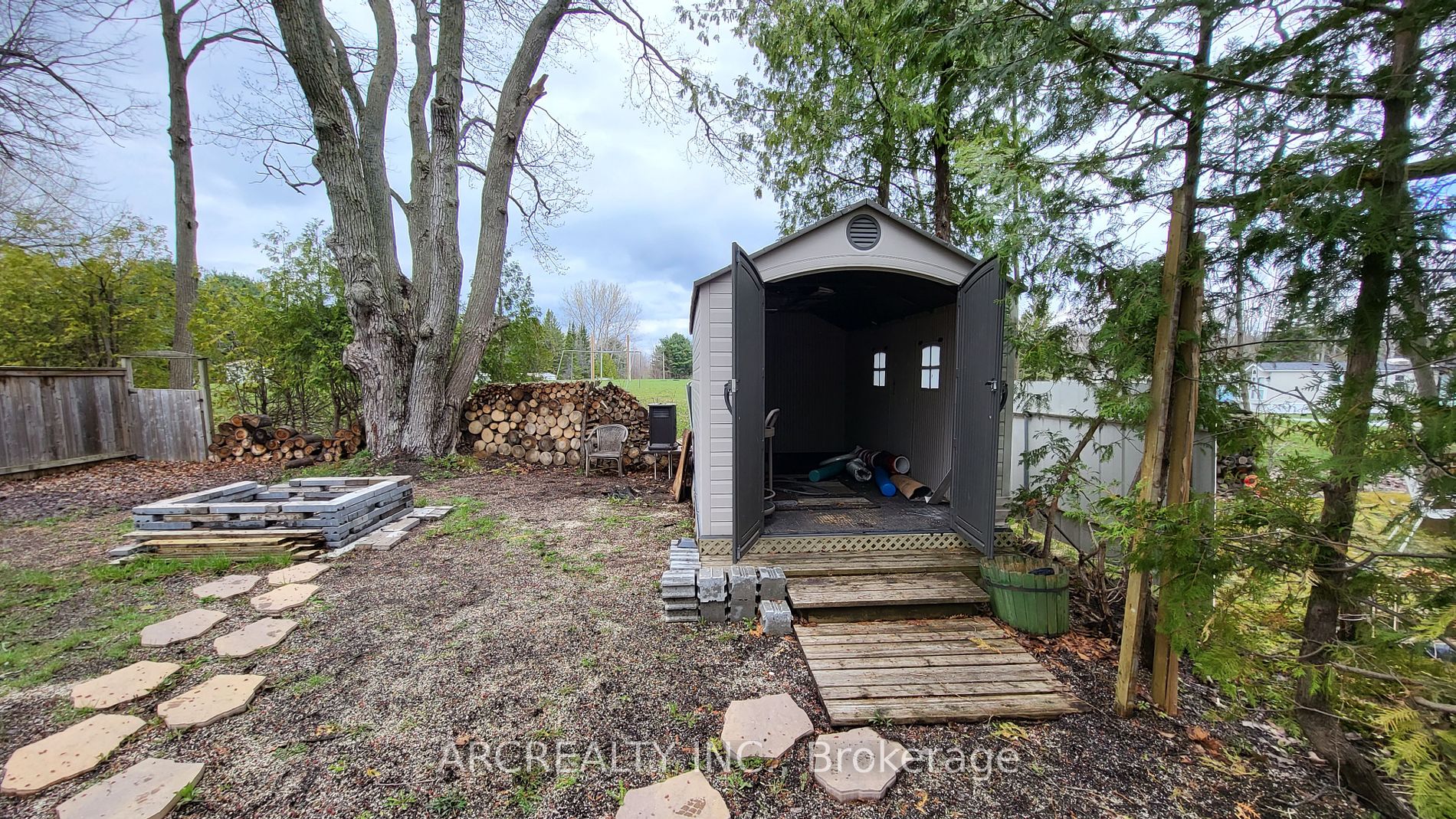 13 Bluebird Lane N Property Photo 15